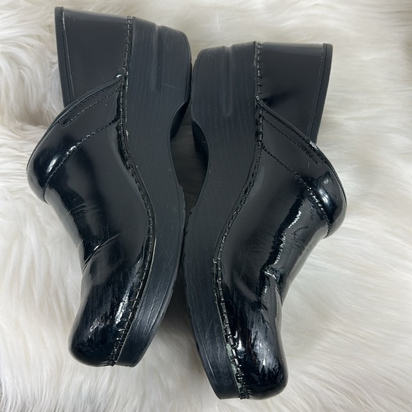 Dansko Black Patent Leather Professional Petrol Clogs 38/8 - Picture 3 of 9